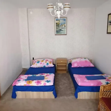 Mandula Apartment *